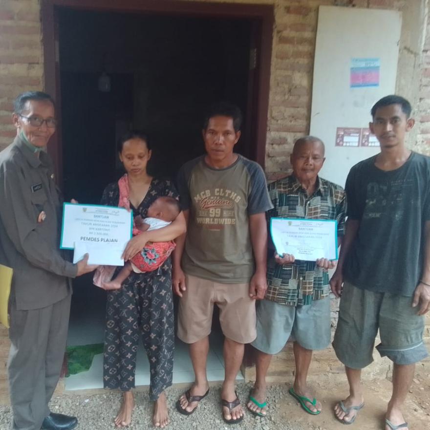 Penyerahan Bantuan Dana Desa untuk Korban Kebakaran