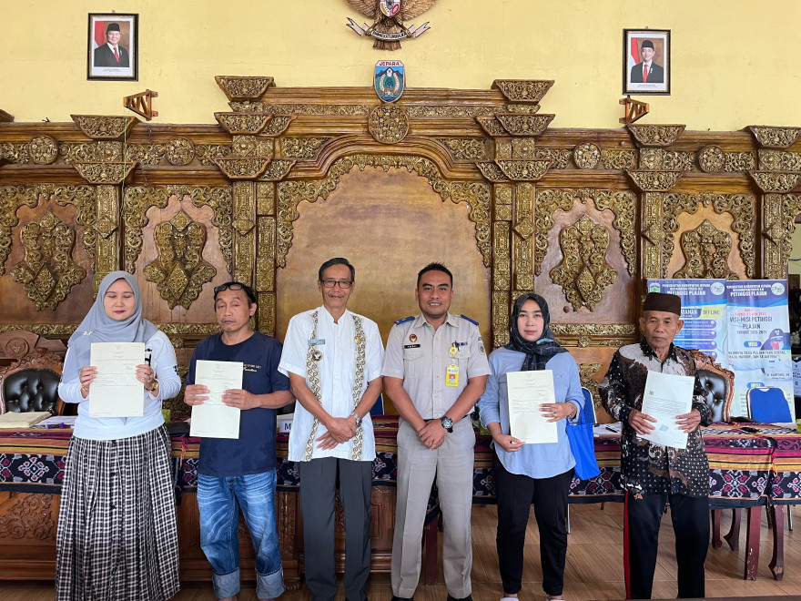 Pembagian Sertifikat PTSL 2024 Desa Plajan Sukses Dilaksanakan